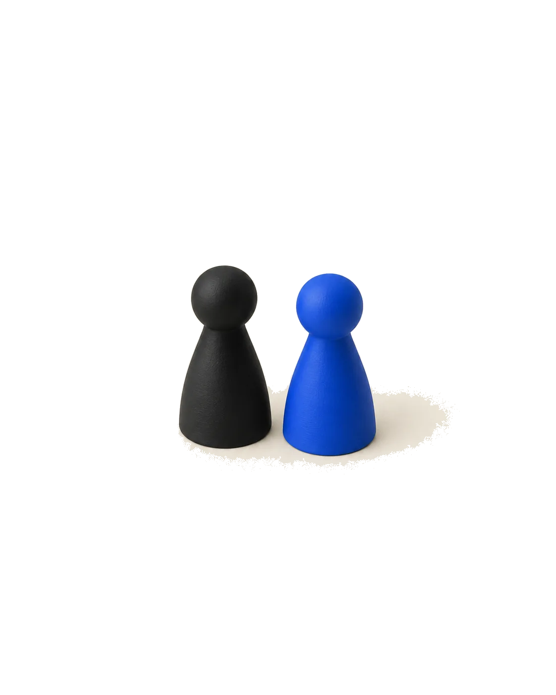 Stillleben: zwei Spielfiguren gleicher Größe nebeneinander, eine schwarz, eine blau.